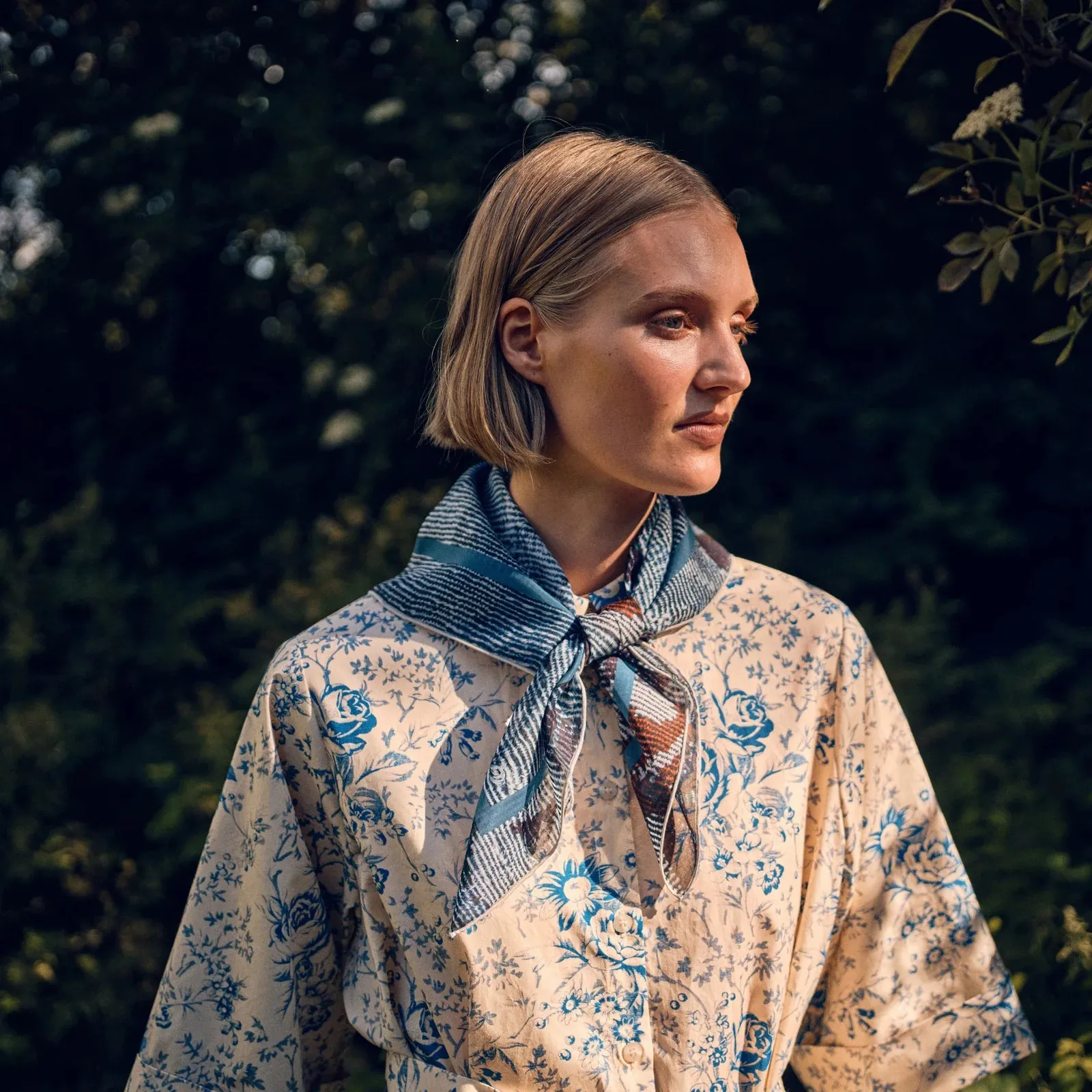 Tapis Noir Light Blue Tapestry Scarf